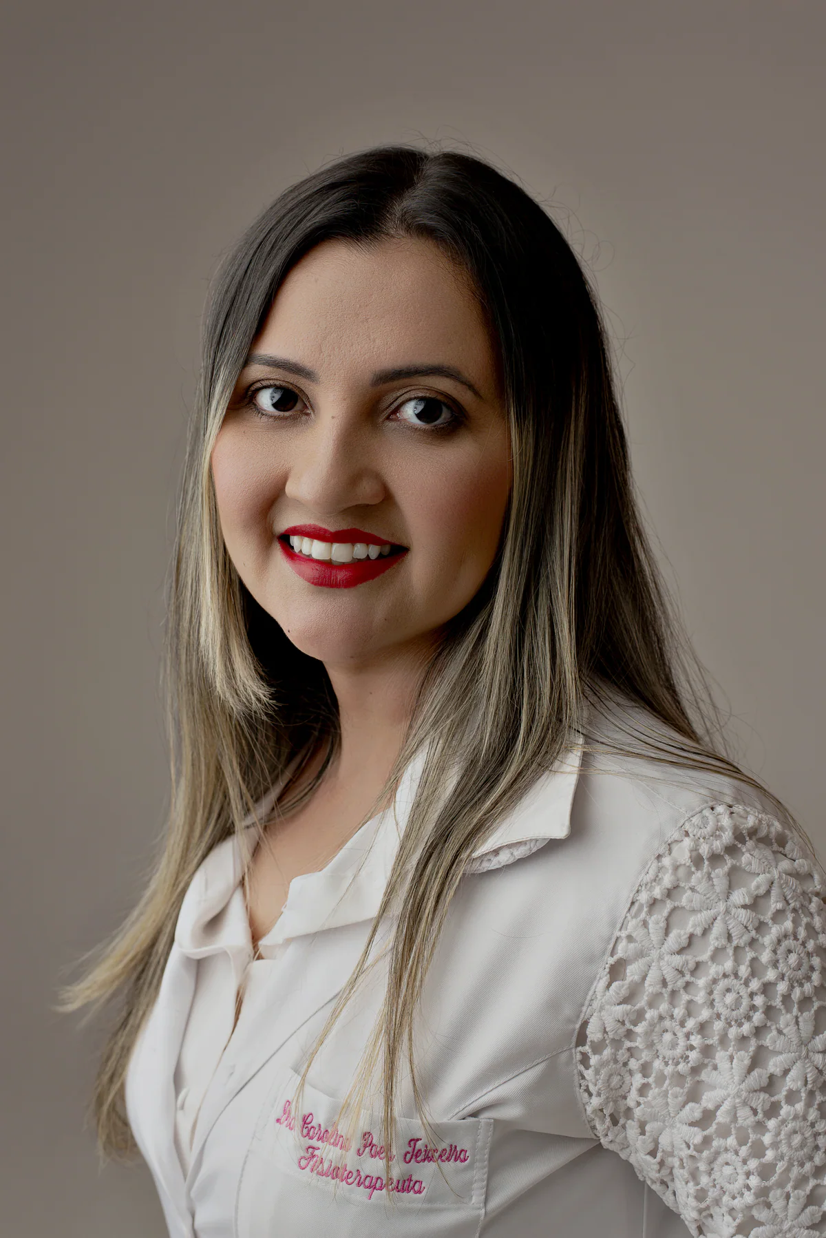 Retrato profissional da Dra. Carolina Paes